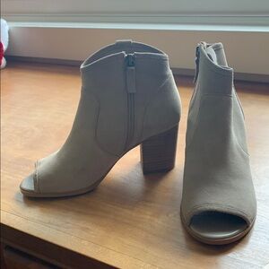 Elegant Tan Peep-Toe Ankle Boots